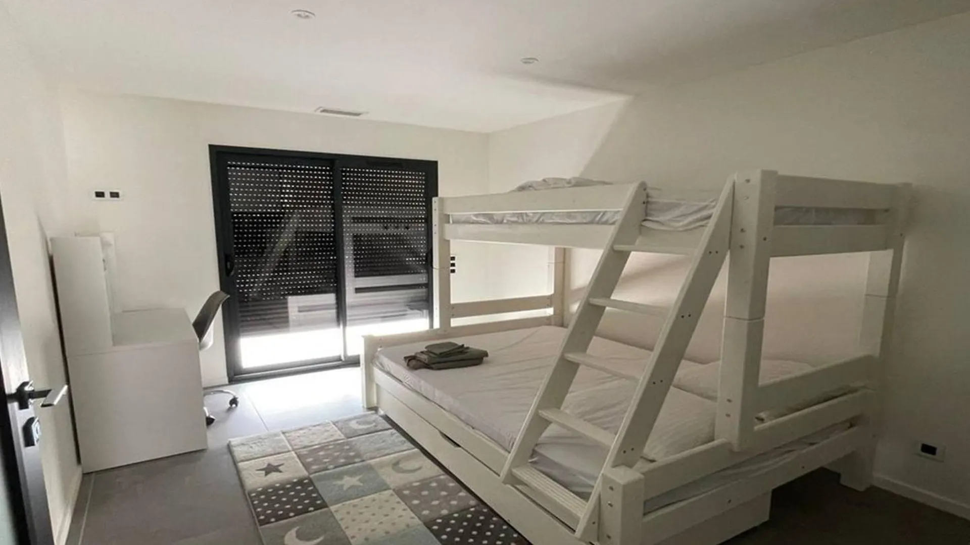 Villa Contemporaine Avec Piscine Et Climatisation A St Aygulf - Fr-1-768-113 Frejus