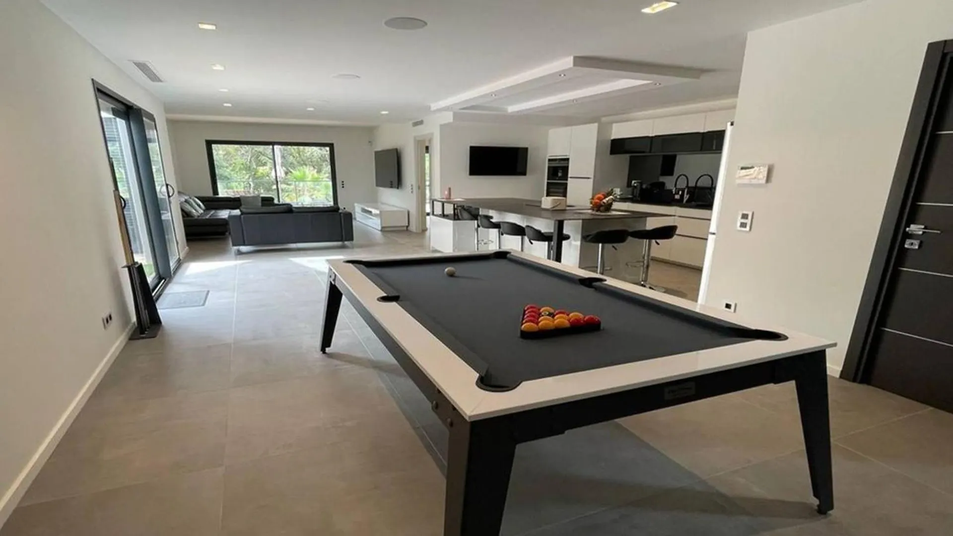 Villa Contemporaine Avec Piscine Et Climatisation A St Aygulf - Fr-1-768-113 Frejus 0*,  France